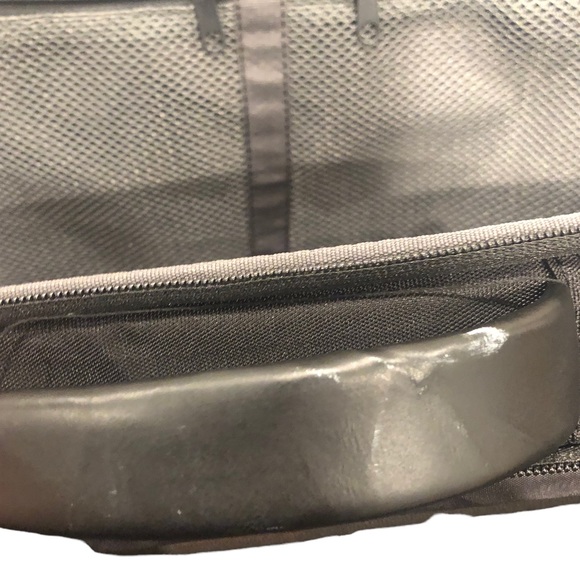 ThinkPad Professional 15.6-inch Topload Case - Picture 6 of 7